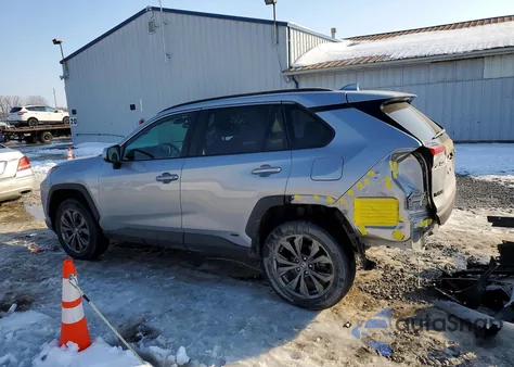 2022 Toyota Rav4 Xle Premium z USA, uszkodzony, nr VIN 4T3B6RFV1NU079762